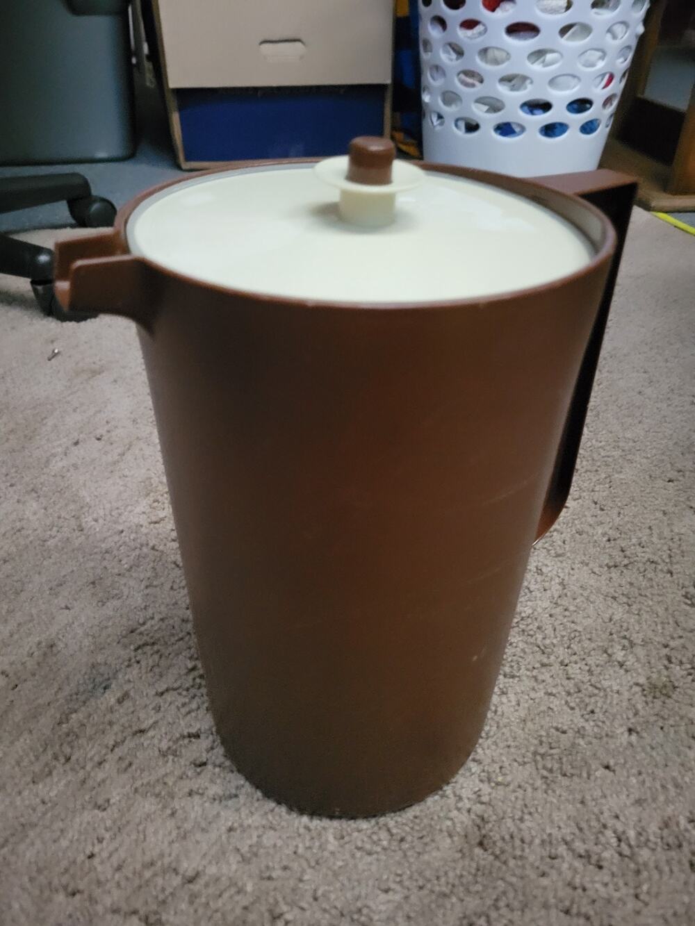 Tupperware Pitcher Brown 1416-4 Gallon Push Button Lid 1970s Vintage Beverage